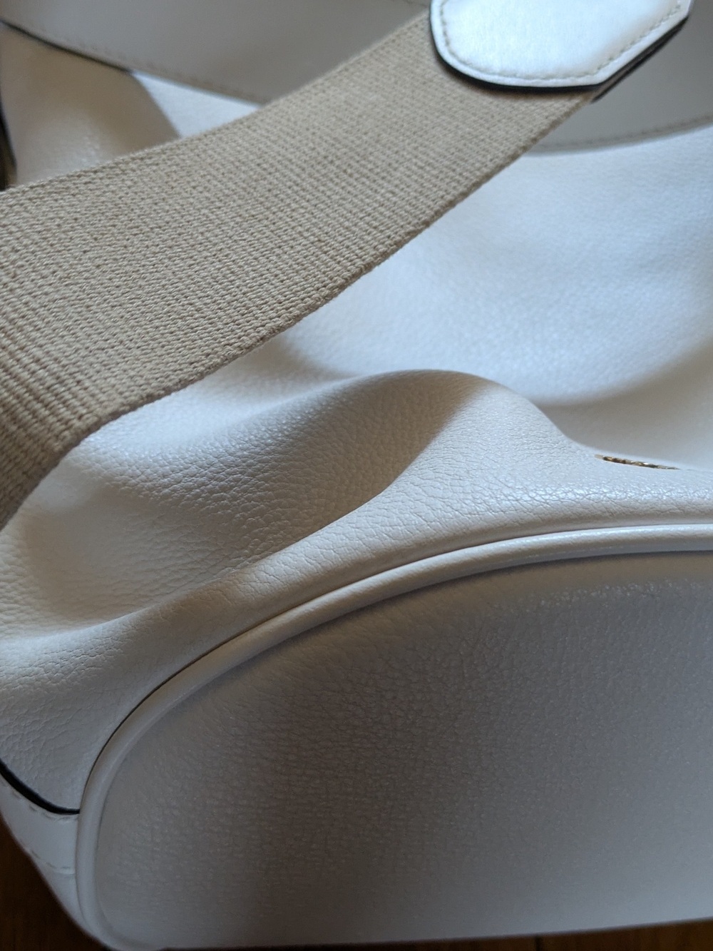 Michael Kors Brooke Ladies Medium Pebbled White/Off White Leather Bucket Bag - Picture 4 of 16